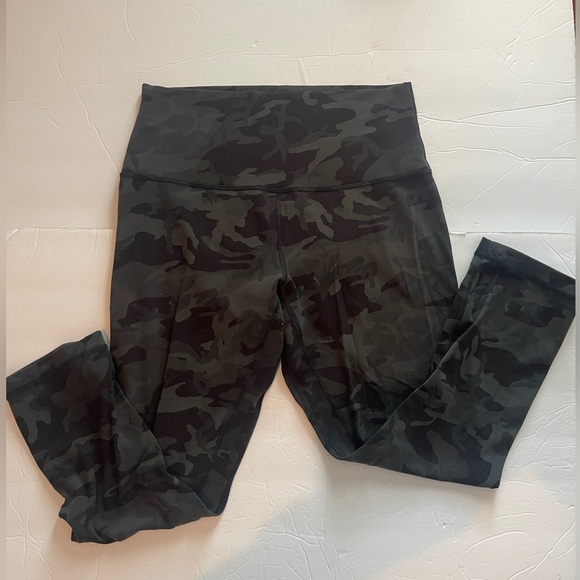 Lululemon Align Capri Camo Sz 8 - Picture 2 of 9